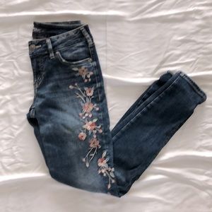Embroidered Elyse mid rise skinny Jean